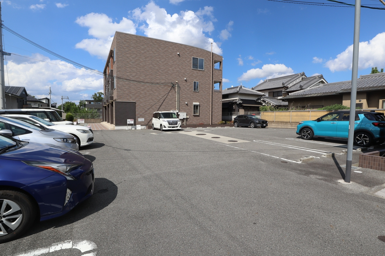 プロフィットの駐車場