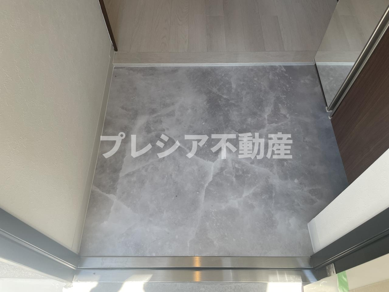 GROOVE上甲子園レジデンスの玄関