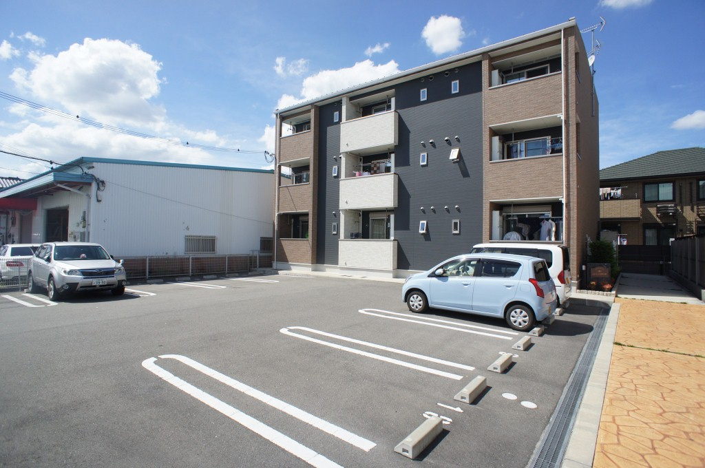 レジデンス西九条の駐車場