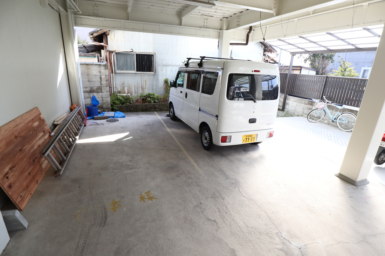 サニーサウスの駐車場