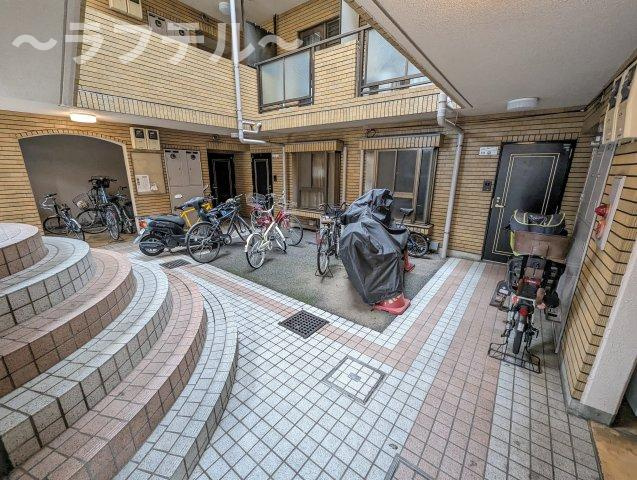 所沢市けやき台２丁目の賃貸マンションのエントランス