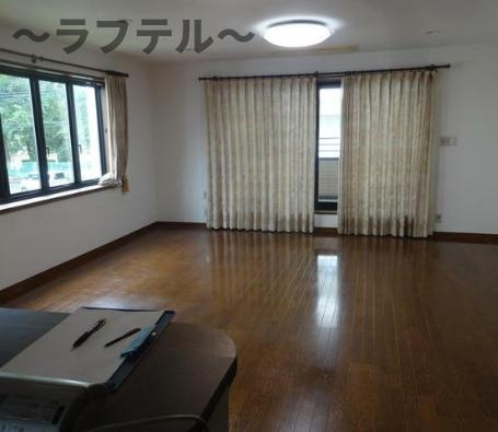 ⼩⼿指町３丁⽬貸家の居間・リビング