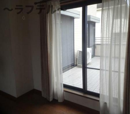 ⼩⼿指町３丁⽬貸家のバルコニー