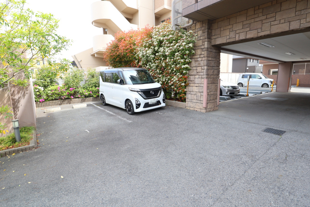 シャーメゾン　アサヒの駐車場