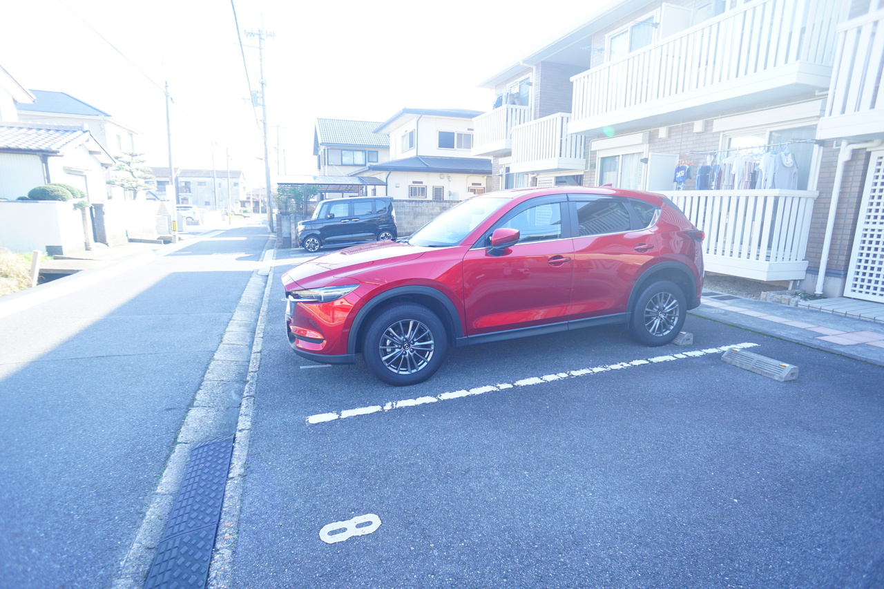 グランドールの駐車場