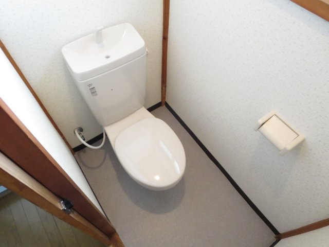 ひかりコーポのトイレ|別号室の参考写真です。