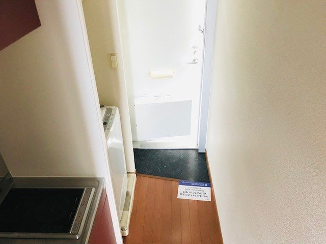 レオパレスグランドール若狭の玄関|収納もある玄関です