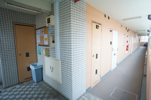 シティパレス三条大宮Ｐ２のエントランス