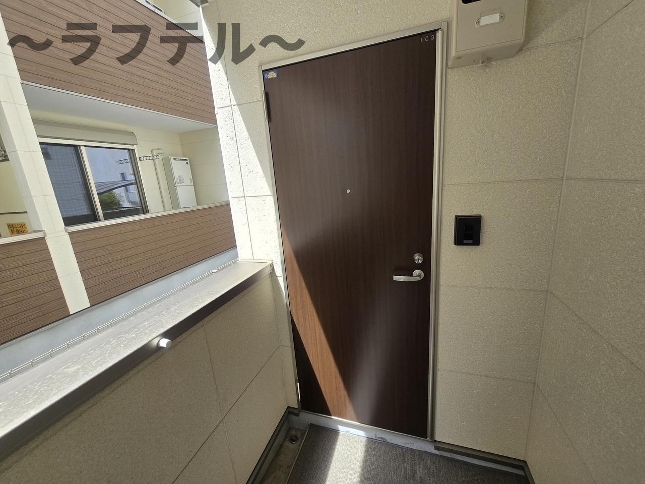ジーメゾン所沢若狭の玄関