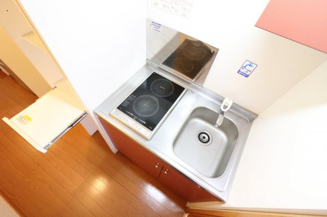レオパレスハルサキのキッチン|２口コンロ付きラジエントヒータを設置