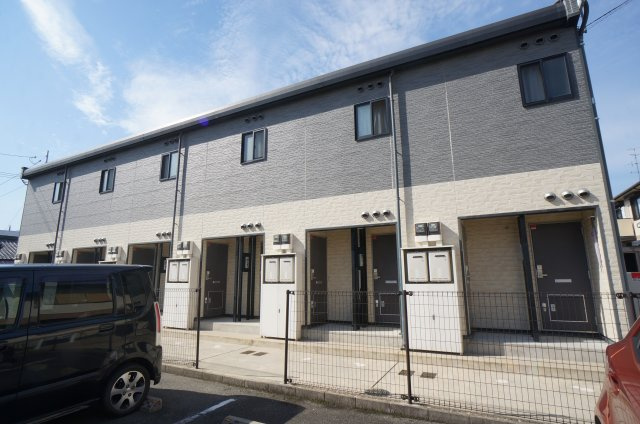 レオパレスハルサキの外観