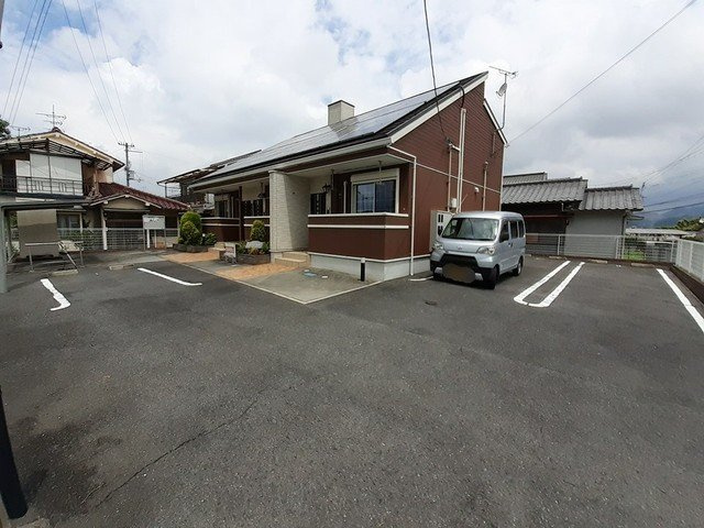 メゾン　ソレイユの駐車場