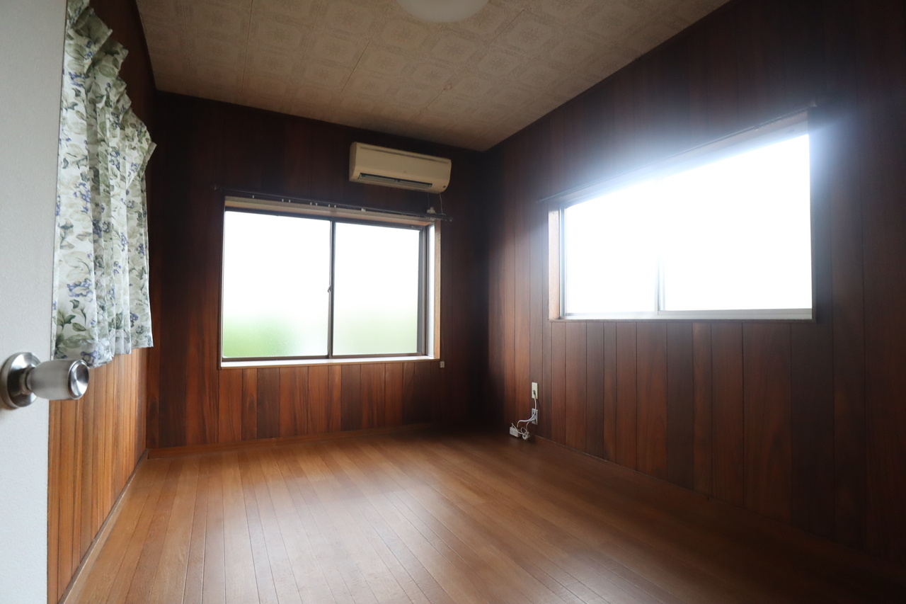 九条町戸建の居間・リビング