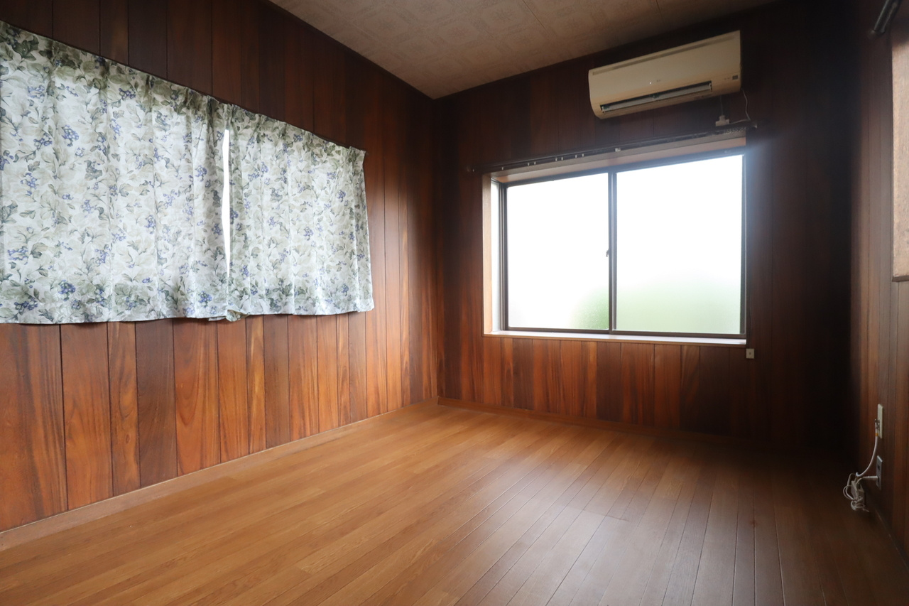 九条町戸建の洋室