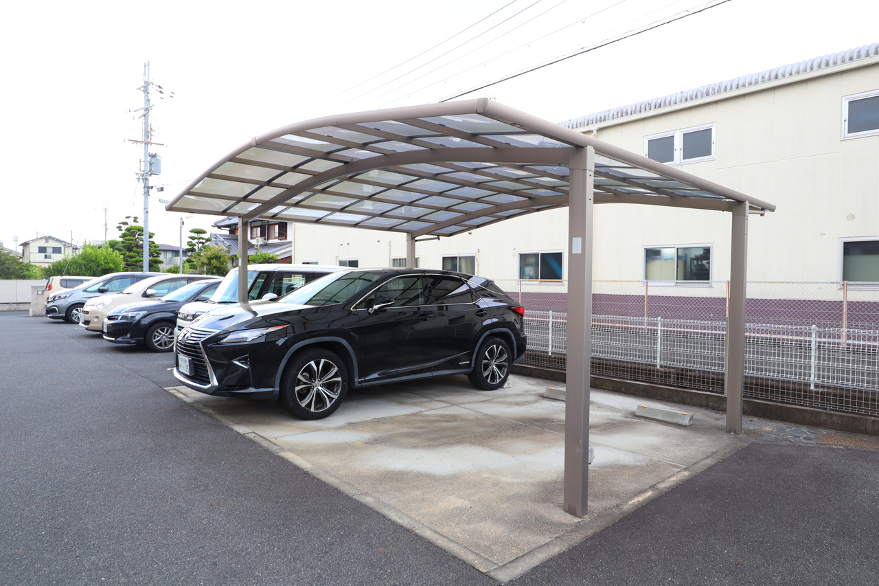 シャーメゾン疋相の駐車場