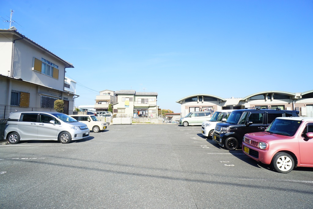 ファインスクエアーⅡの駐車場