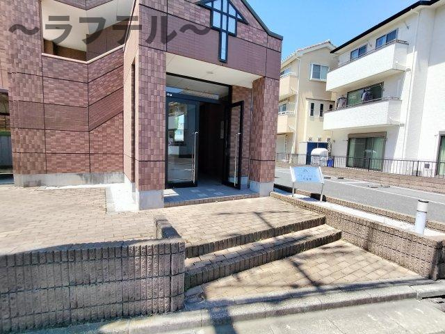 ペティハウス弐番館のエントランス