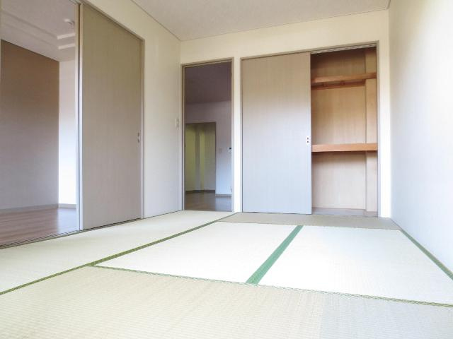 クレストール武蔵浦和の収納|別号室の参考写真です。和室6帖・押入タイプの収納あります♪