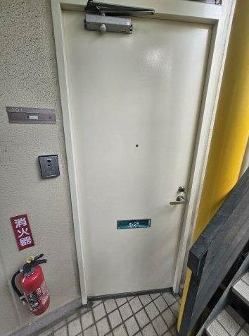 マンション麗和の玄関