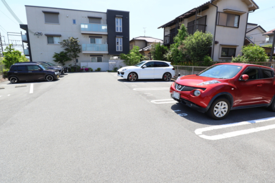 シャーメゾン秦庄の駐車場