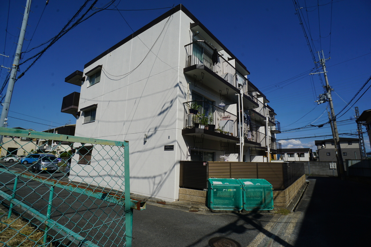 マンションコジマの外観
