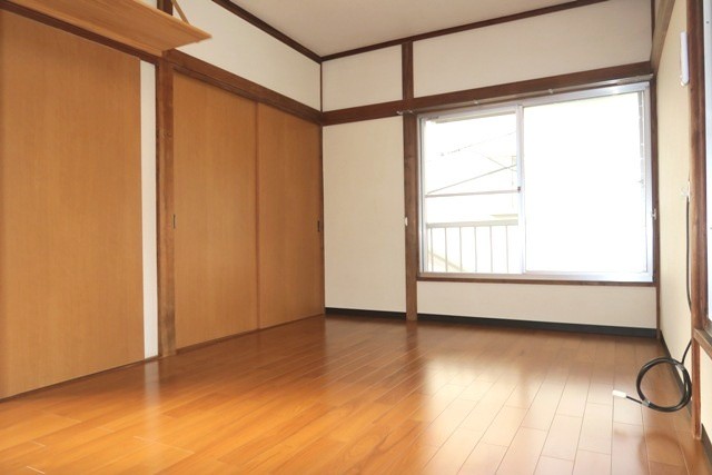 白幡４丁目貸家の洋室|★２階・洋室６帖の画像です★