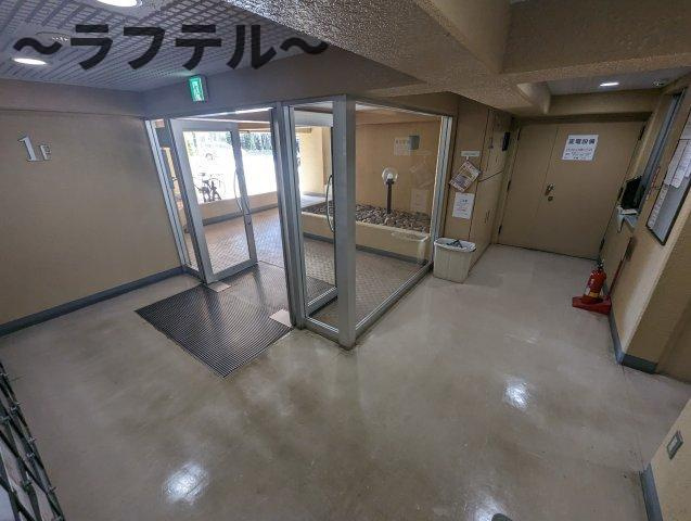 マック所沢コートのロビー