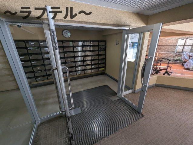 マック所沢コートのエントランス
