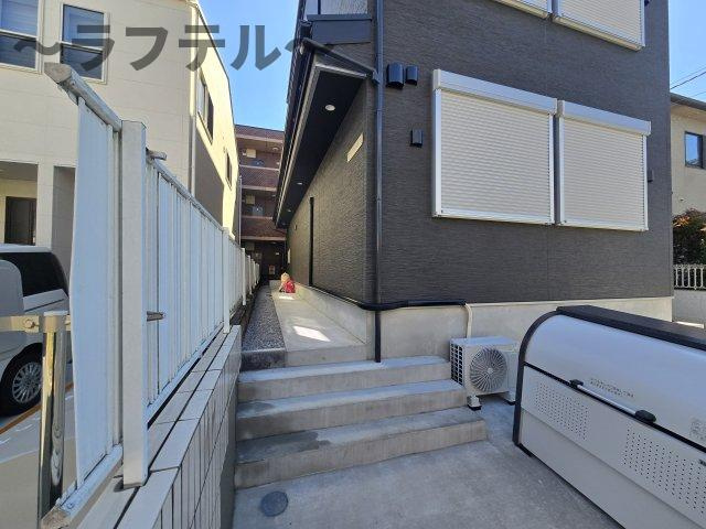 カインドネス狭山ヶ丘のエントランス