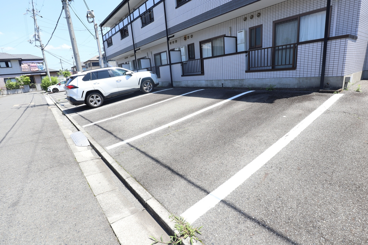サンライズマツモトの駐車場
