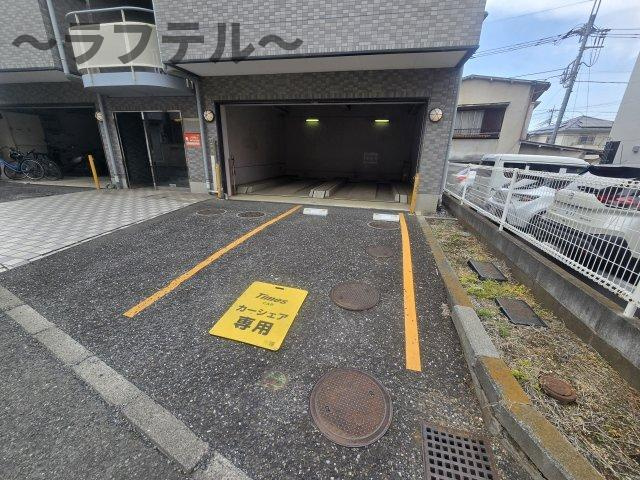 アヴァンセの駐車場