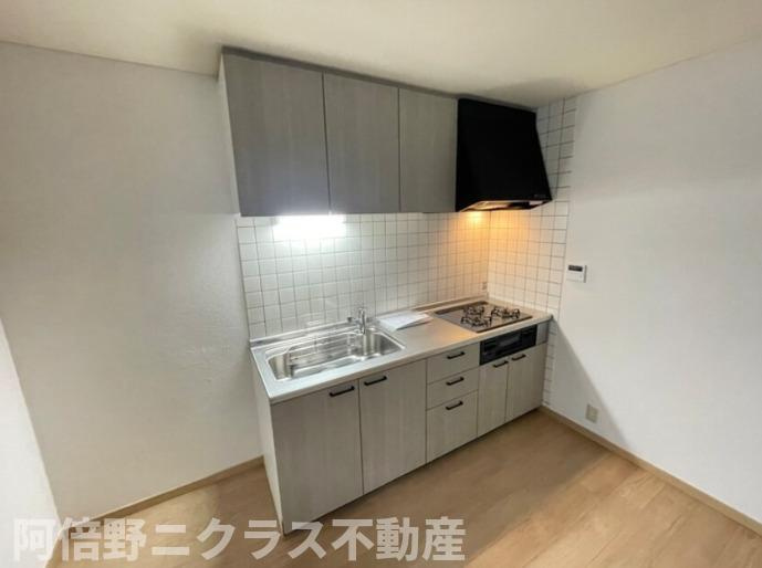 ディマーンシュ阿倍野のキッチン|内装は別部屋の参考写真です。
