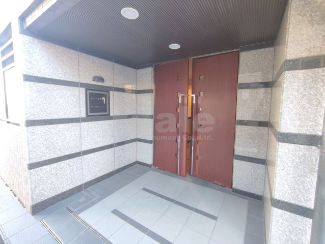 杉並区西荻北４丁目の賃貸マンションのエントランス