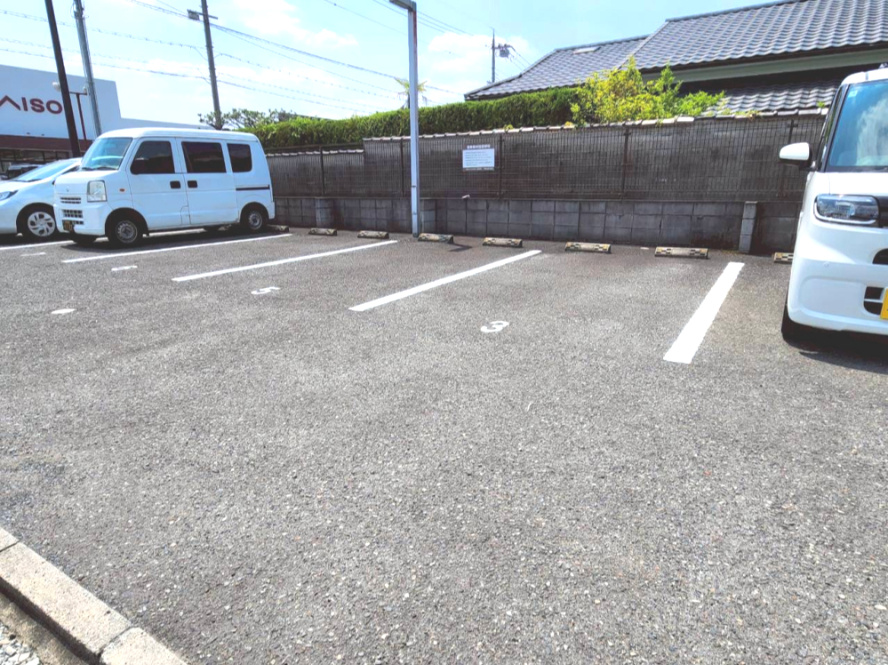 リヴェールの駐車場