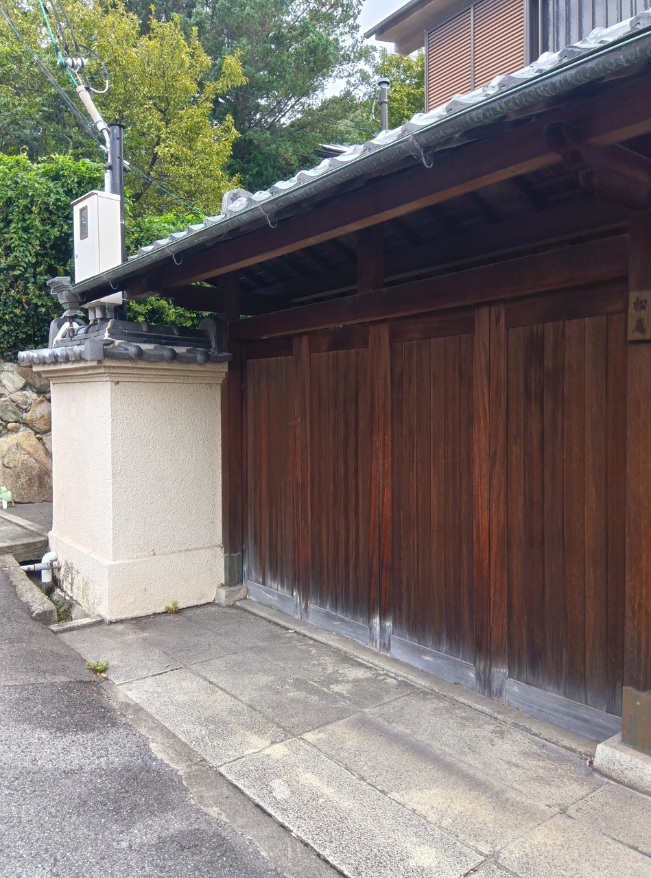 本山北町6丁目戸建の玄関