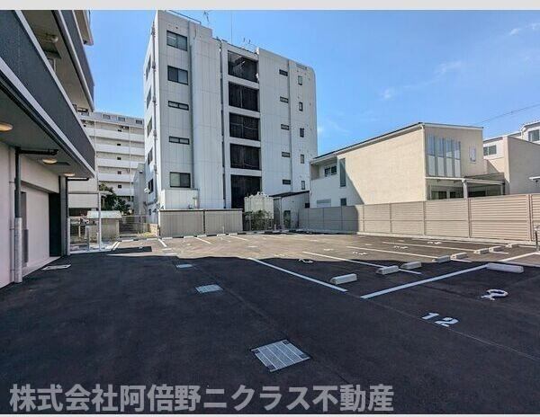 エスリード長居公園PARK AVENUEの駐車場