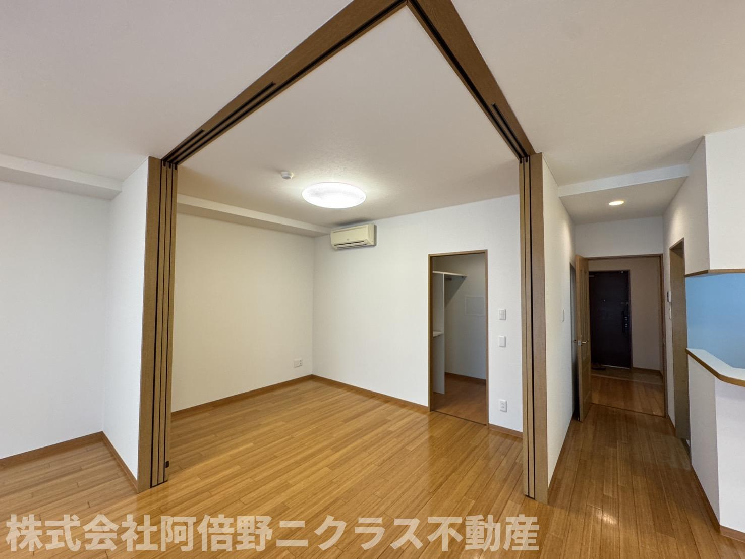 クローバー・プレミア昭和町の洋室