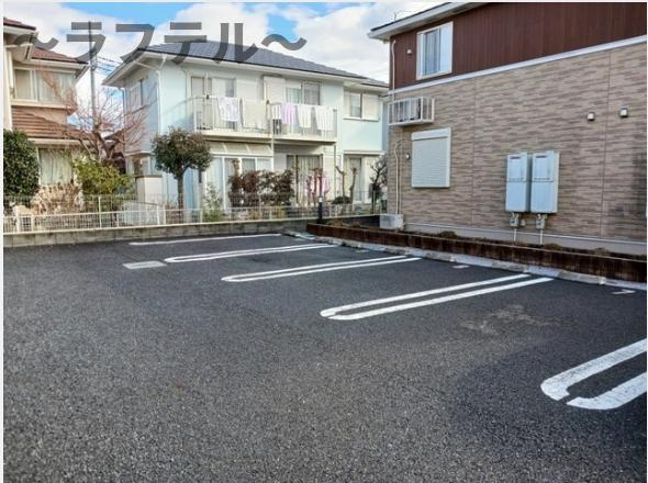 コンフォーティアBの駐車場