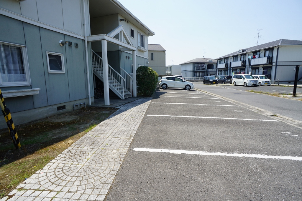 グリーンライフ平城Ａ棟の駐車場