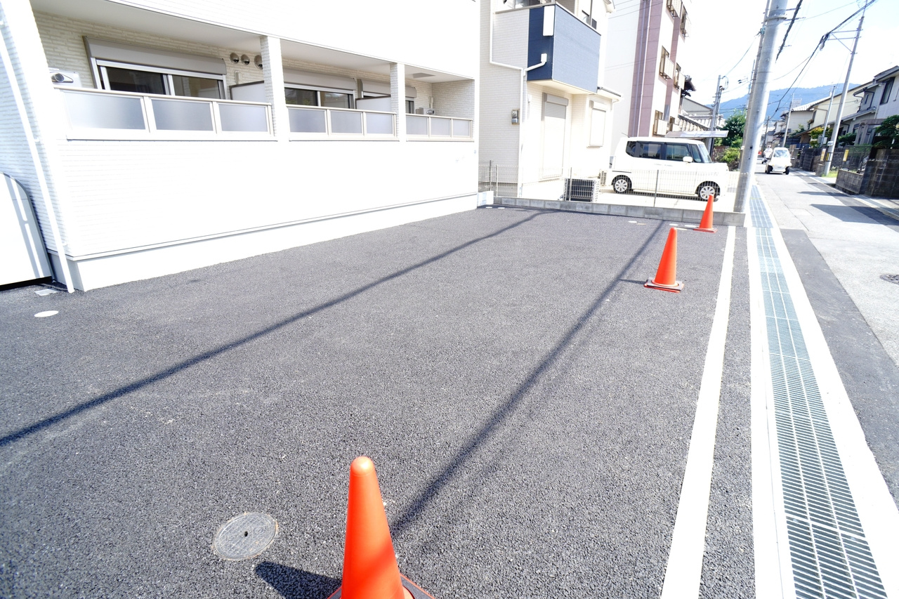 クレアール芝辻町の駐車場