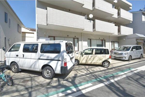 アヴァンス晴明通の駐車場