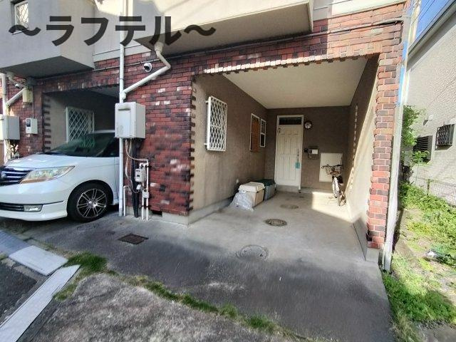 メープルハイム宮本町の駐車場