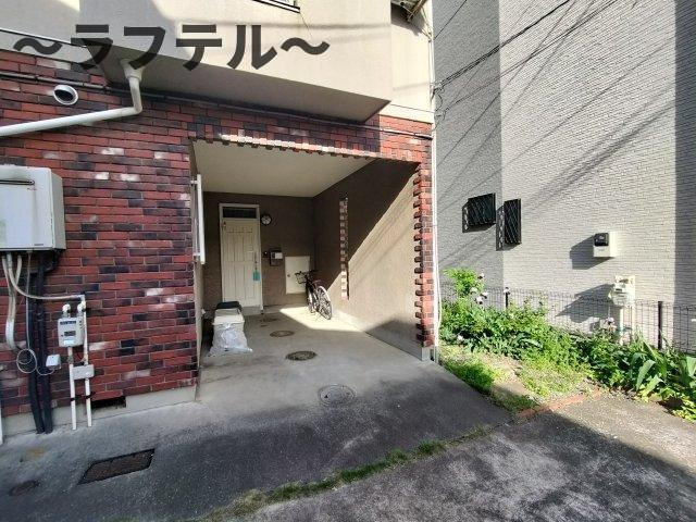 メープルハイム宮本町のエントランス