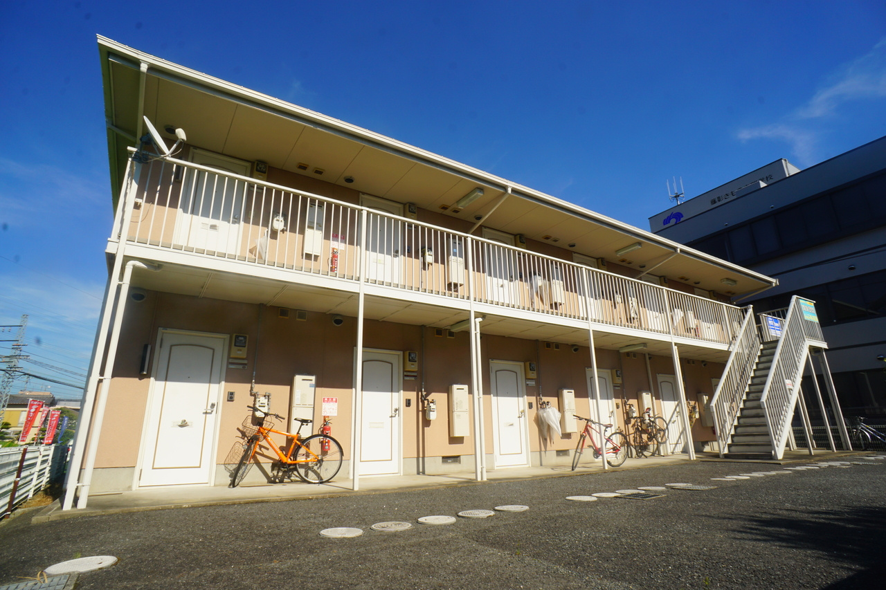 奈良市西大寺新田町のアパートの外観