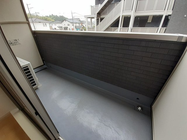 橿原市石川町のアパートのバルコニー