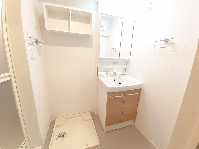 橿原市石川町のアパートの洗面所