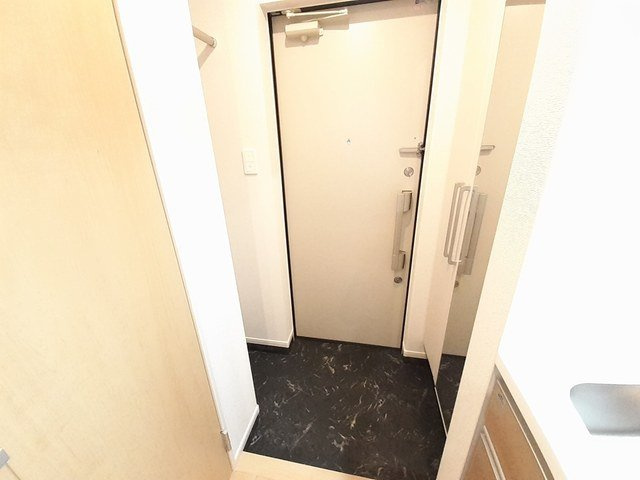 橿原市石川町のアパートの玄関