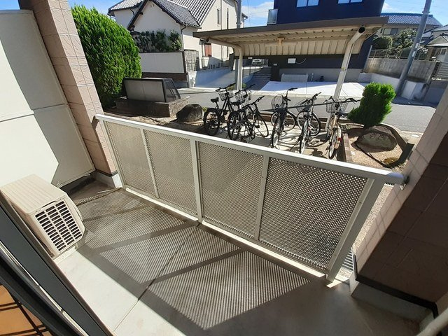 橿原市曽我町のアパートのバルコニー