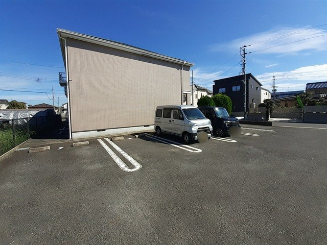 橿原市曽我町のアパートの駐車場