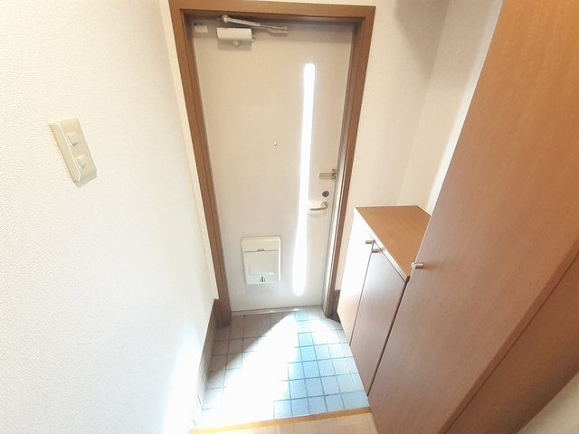 橿原市曽我町のアパートの玄関